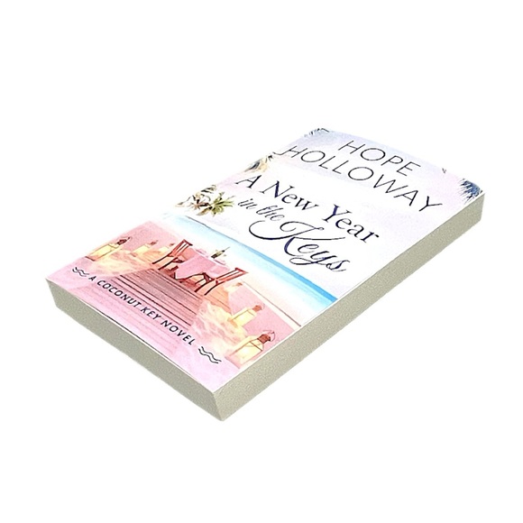 Hope Holloway - A New Year in the Keys - Picture 3 of 5